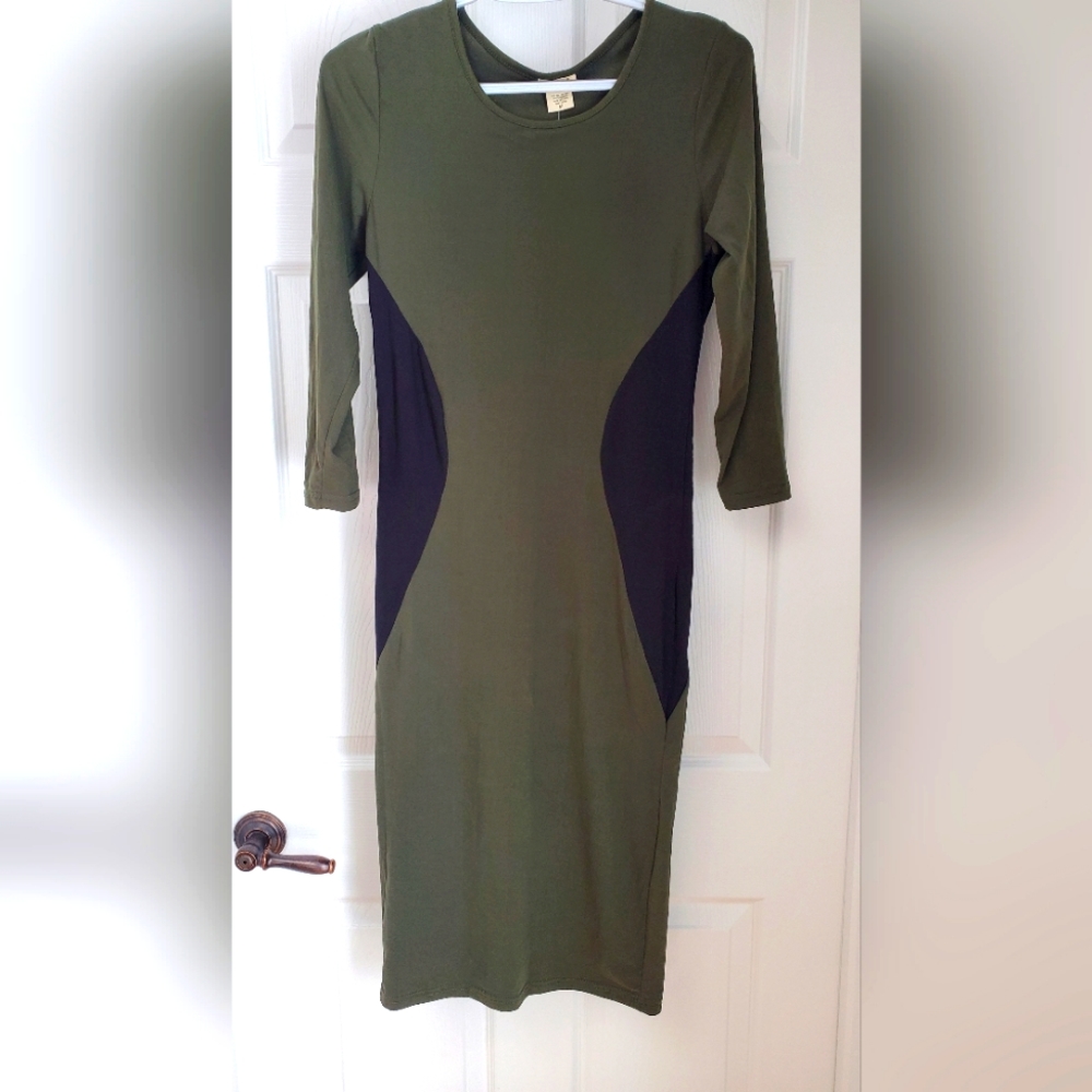 Fitted army green & black longsleeve dress
